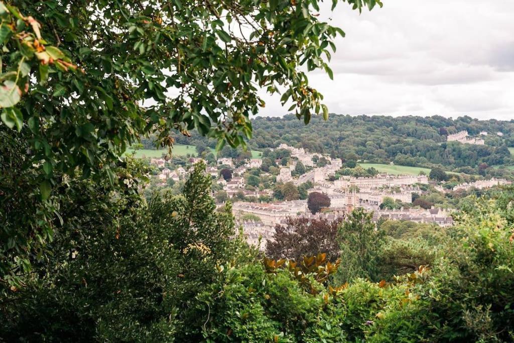 Garden Flat With Bath Skyline Views & Private Patio Apartment ภายนอก รูปภาพ